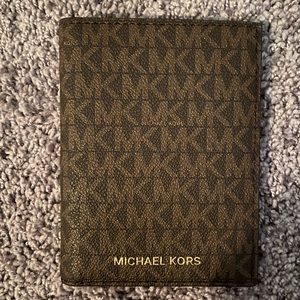Brand New Michael Kors Jet Set Passport Case